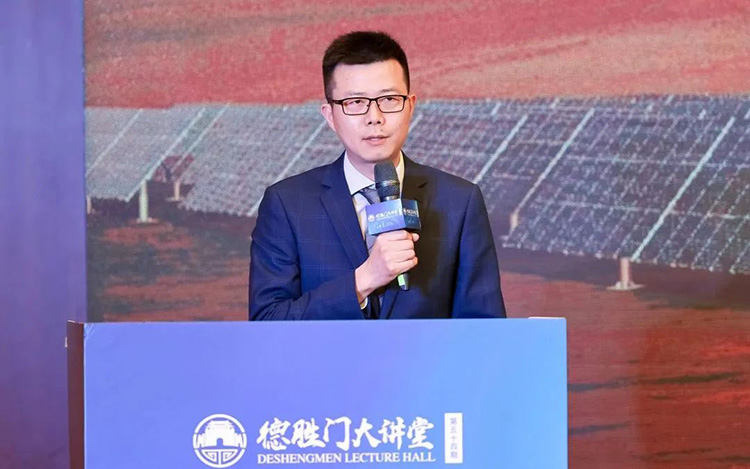 人力资源公司科锐国际北区新能源领域负责人蒋雄先生以《新机遇 薪趋势—新能源行业2023人才市场趋势洞察》为主题展开分享