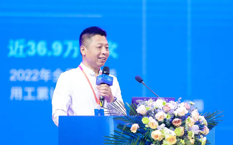 科锐国际人力资源公司董事长高勇以“新时代的人才生态链建设”为题发表主旨演讲