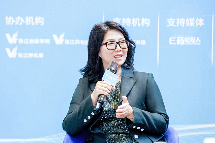 嘉宾在大健康领域人才趋势分享沙龙现场与参会嘉宾分享人力资源工作的成功实践
