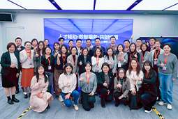走进标杆现场，共探AI转型——科锐国际携手企业高管参访埃森哲智能运营中心